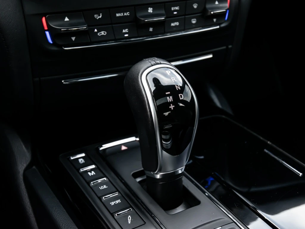Maserati Ghibli SQ4 AWD, снимка 13 - Автомобили и джипове - 56515112