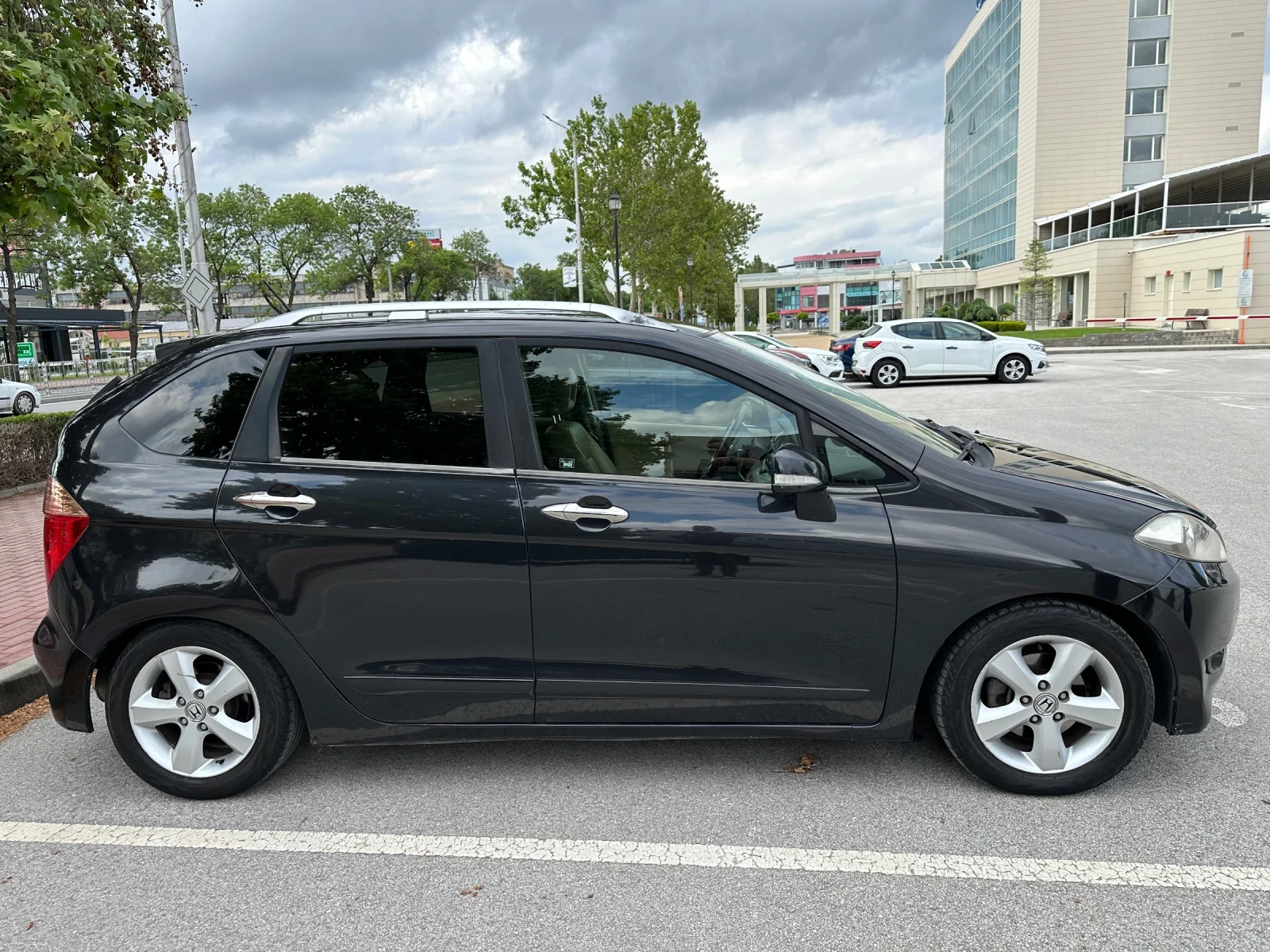 Honda Fr-v, снимка 3 - Автомобили и джипове - 56452342