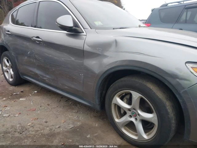 Alfa Romeo Stelvio AWD* Червен салон* Keyless* Blind spot* Lane assis, снимка 6 - Автомобили и джипове - 52839088