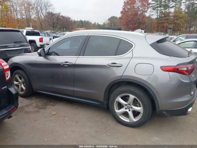 Alfa Romeo Stelvio AWD* Червен салон* Keyless* Blind spot* Lane assis, снимка 13 - Автомобили и джипове - 52839088