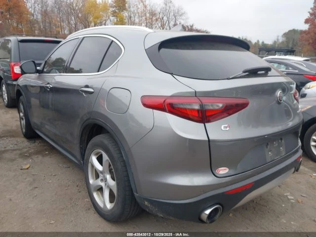 Alfa Romeo Stelvio AWD* Червен салон* Keyless* Blind spot* Lane assis, снимка 3 - Автомобили и джипове - 52839088