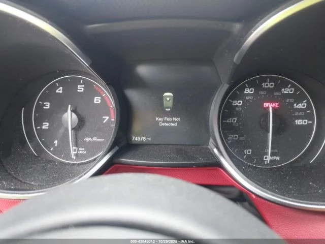 Alfa Romeo Stelvio AWD* Червен салон* Keyless* Blind spot* Lane assis, снимка 7 - Автомобили и джипове - 52839088