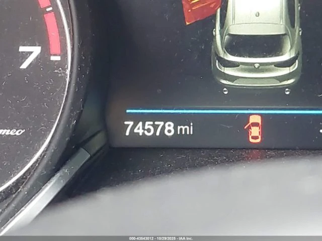 Alfa Romeo Stelvio AWD* Червен салон* Keyless* Blind spot* Lane assis, снимка 14 - Автомобили и джипове - 52839088