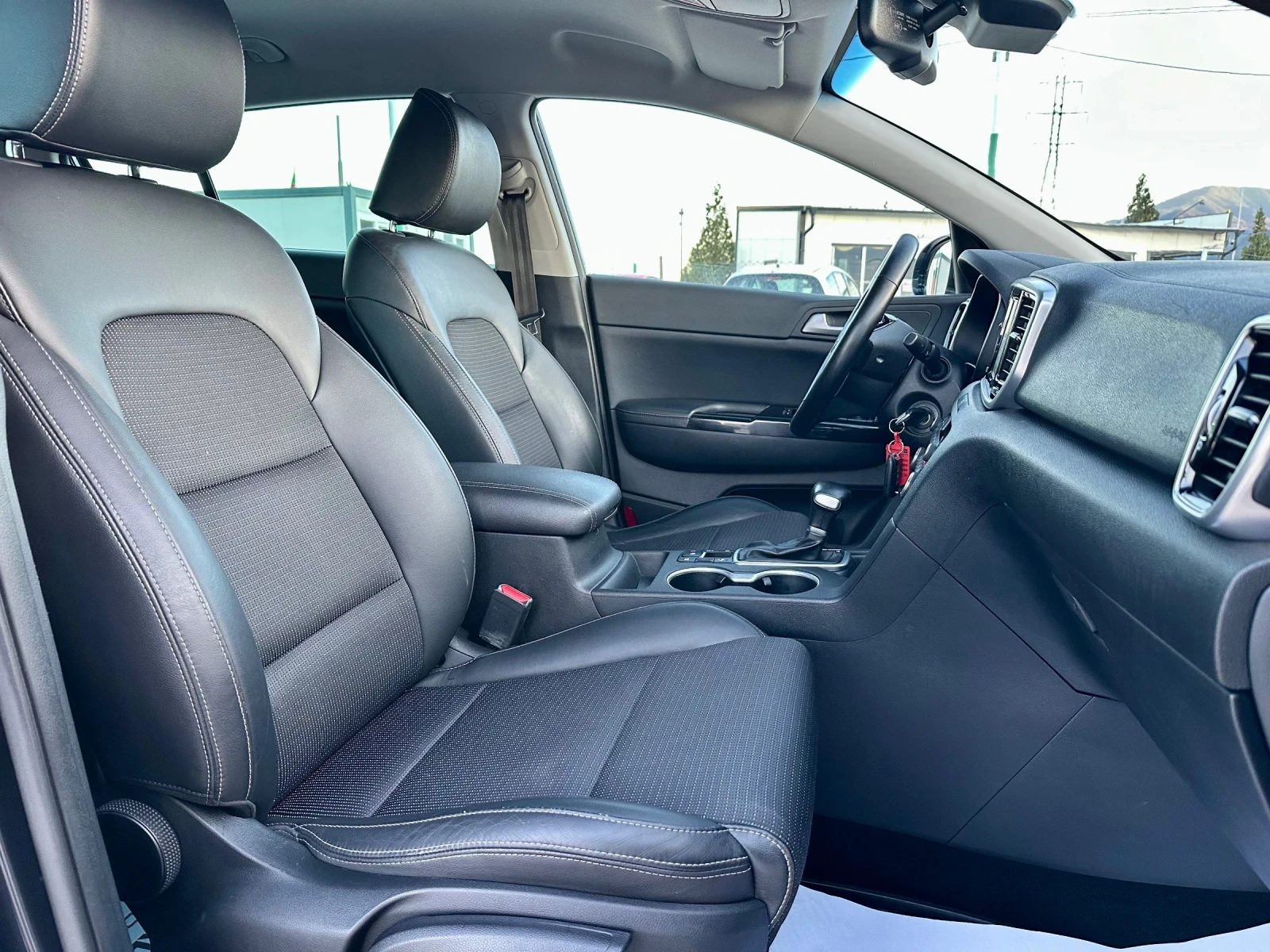 Kia Sportage 2.0 CRDI 4X4 АВТОМАТ 1 СОБСТВЕНИК - изображение 8