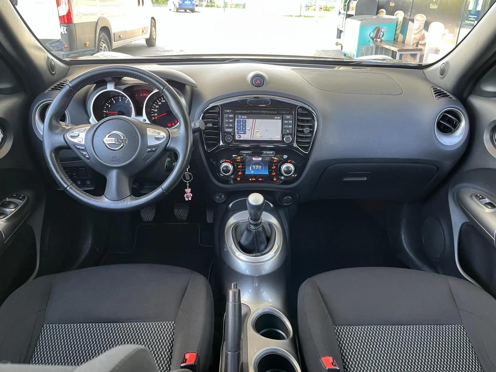 Nissan Juke бензин, снимка 15 - Автомобили и джипове - 54457304