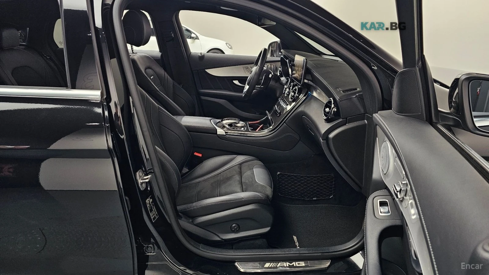 Mercedes-Benz GLC 63 AMG * S* 4MATIC+ * ПОДГРЕВ* ПАНОРАМА* HEAD-UP* BURMEST, снимка 11 - Автомобили и джипове - 54660300