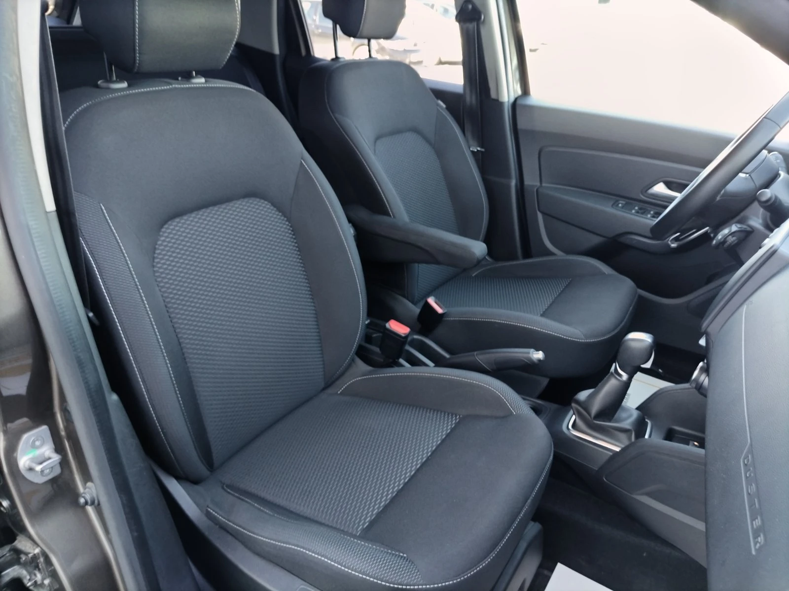 Dacia Duster 1.5dCi/110к.с./Comfort, снимка 15 - Автомобили и джипове - 54909152