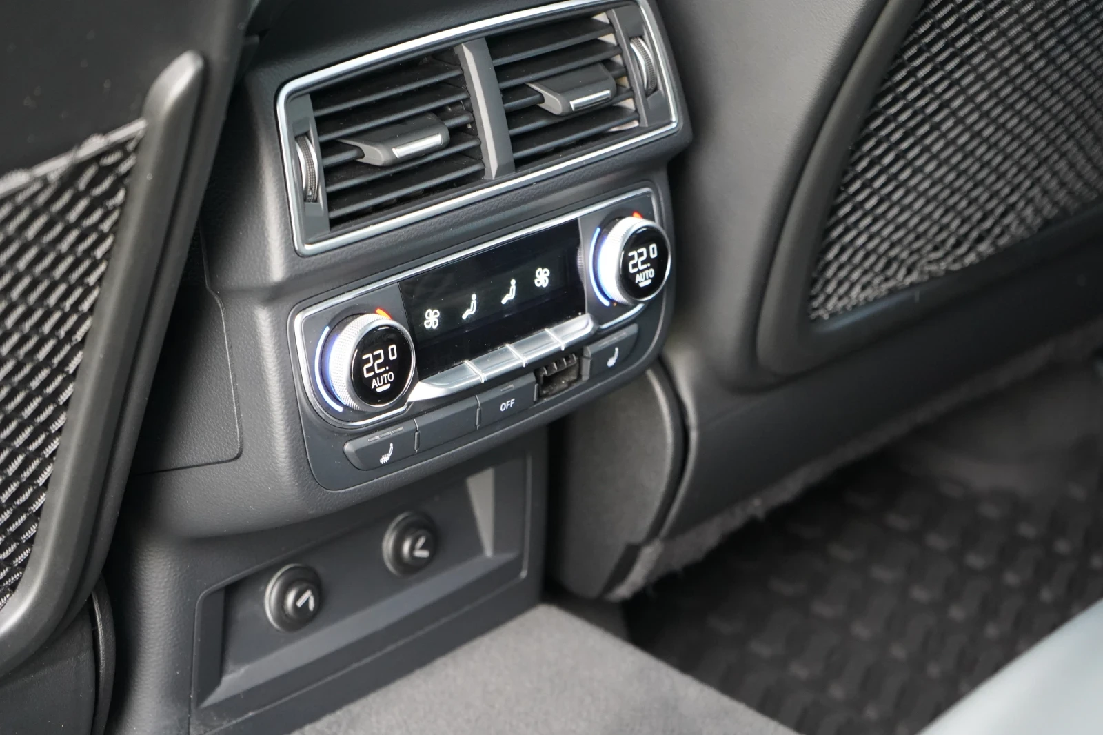 Audi SQ7 TDI* MATRIX* DISTR* KEYLESS* CAM* BOSE* PANO* , снимка 14 - Автомобили и джипове - 55228138