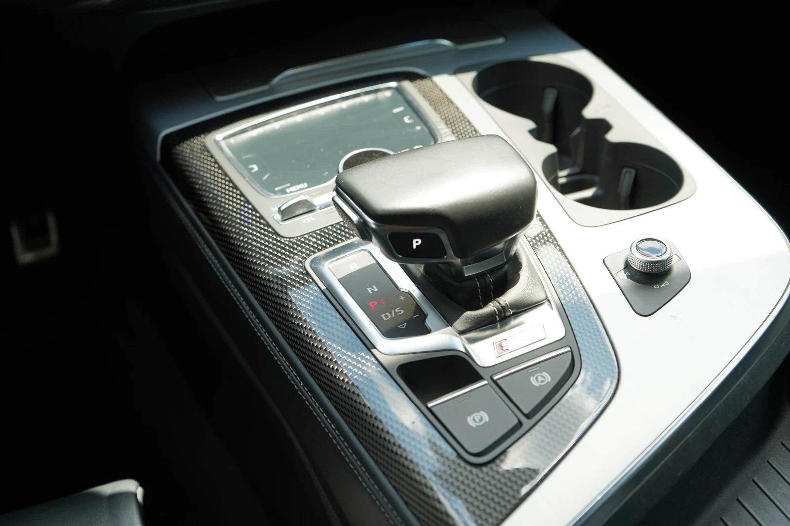 Audi SQ7 TDI* MATRIX* DISTR* KEYLESS* CAM* BOSE* PANO* , снимка 13 - Автомобили и джипове - 55228138