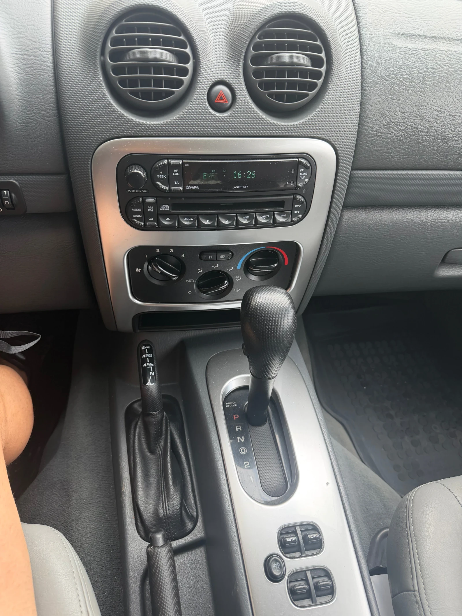Jeep Cherokee 2.8 CRD , снимка 10 - Автомобили и джипове - 55235374
