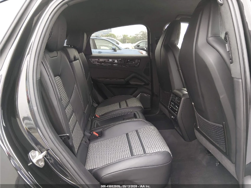Porsche Cayenne COUPE GTS , снимка 9 - Автомобили и джипове - 55380367