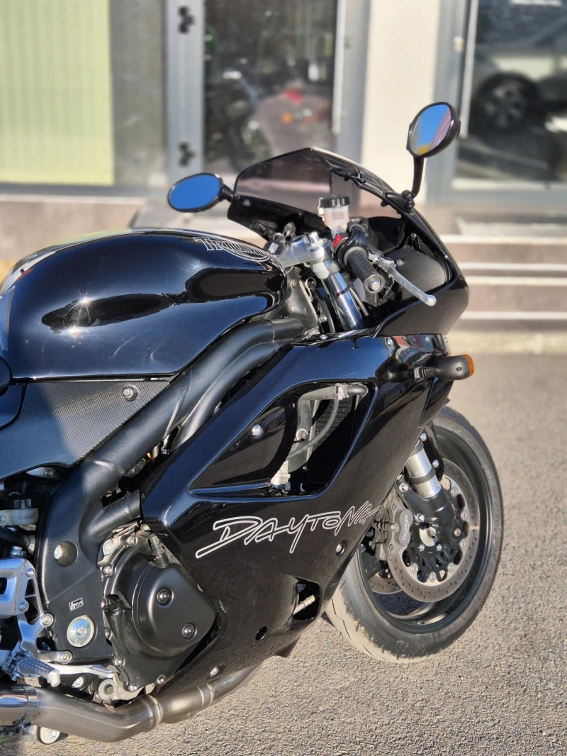 Triumph Daytona 955i 23000км!!! Нов внос ШВЕЙЦАРИЯ!!!, снимка 9 - Мотоциклети и мототехника - 52279405