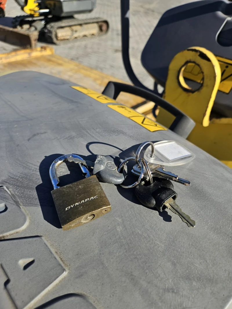 Валяк Dynapac cc800 НАЛИЧЕН, снимка 9 - Индустриална техника - 53126433