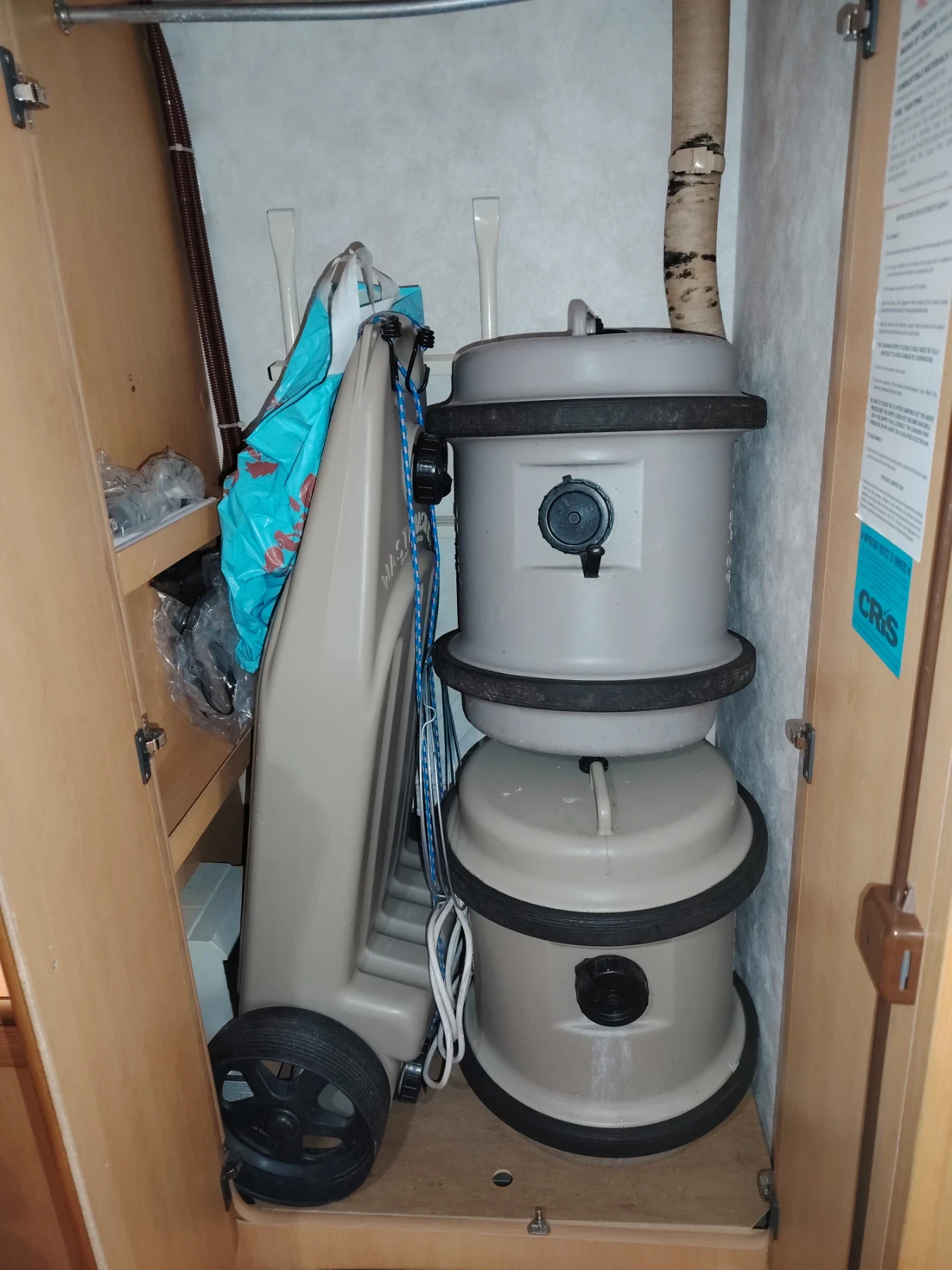 Каравана Eldis Superstorm 2000, снимка 9 - Каравани и кемпери - 54224738