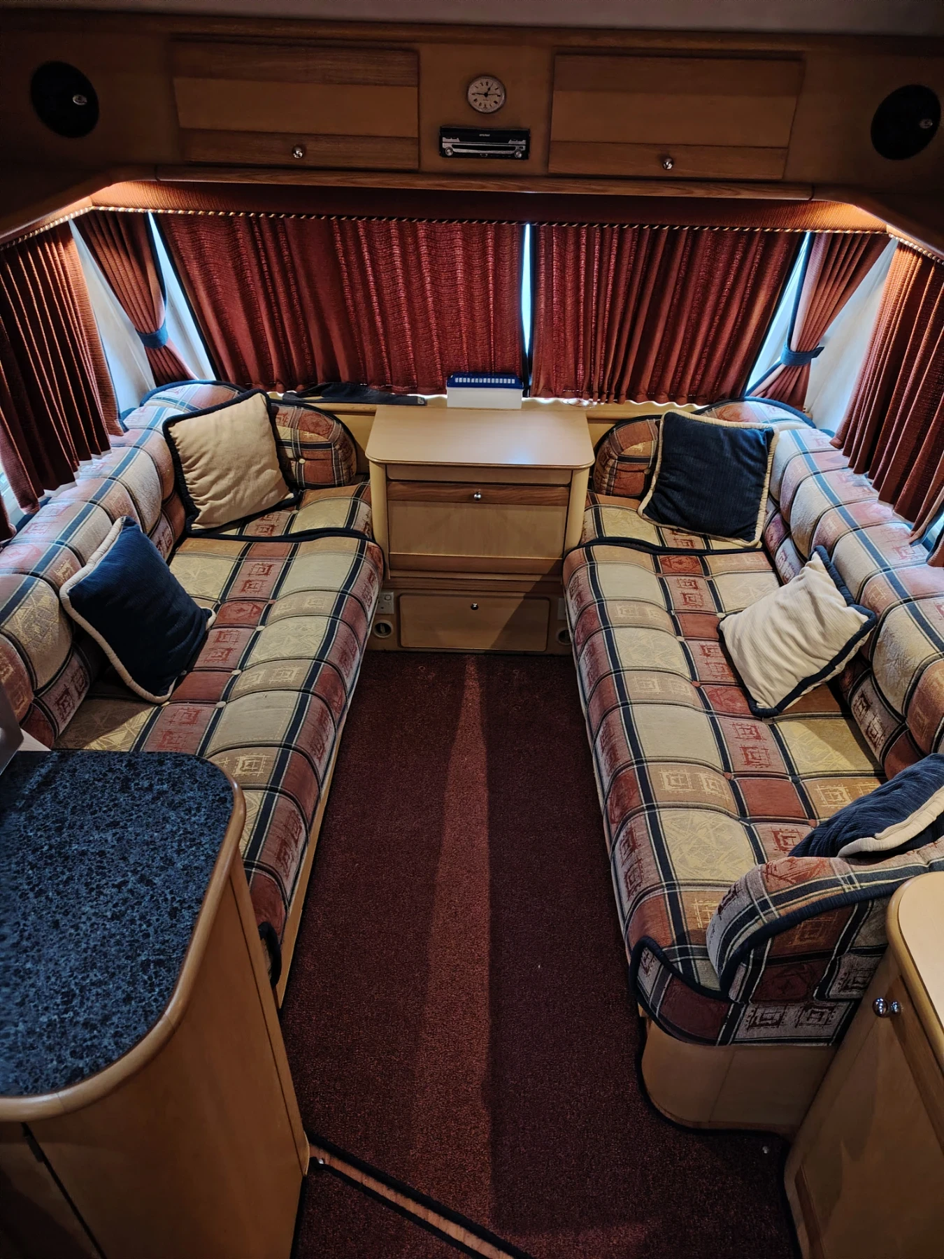 Каравана Eldis Superstorm 2000, снимка 13 - Каравани и кемпери - 54224738