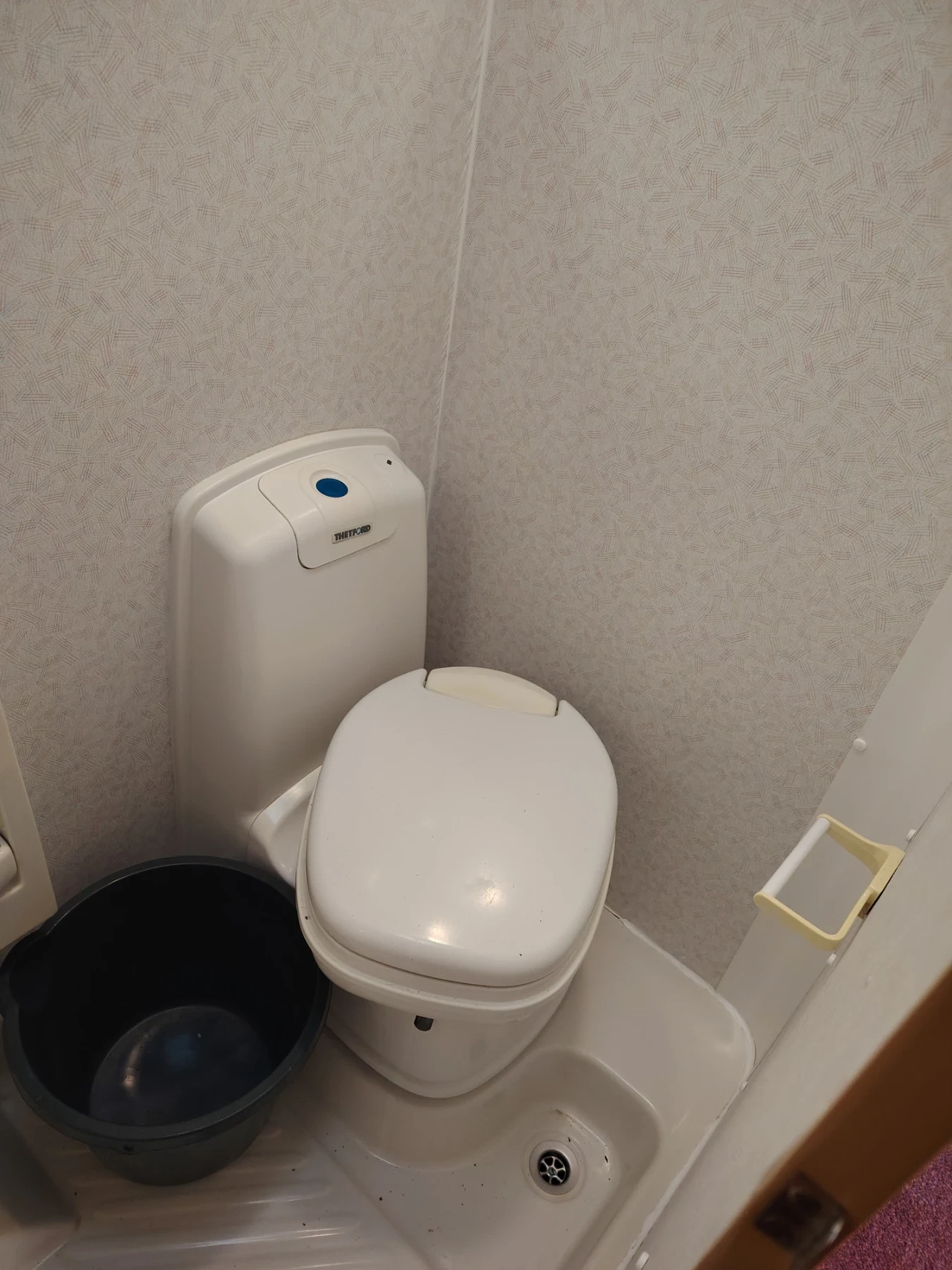 Каравана Eldis Superstorm 2000, снимка 10 - Каравани и кемпери - 54224738