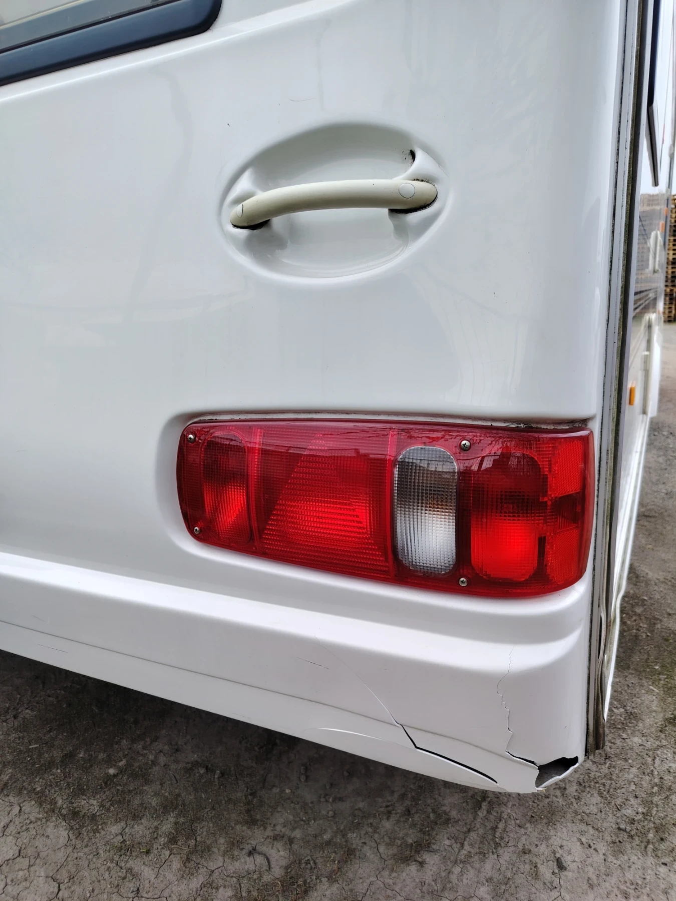 Каравана Eldis Superstorm 2000, снимка 5 - Каравани и кемпери - 54224738