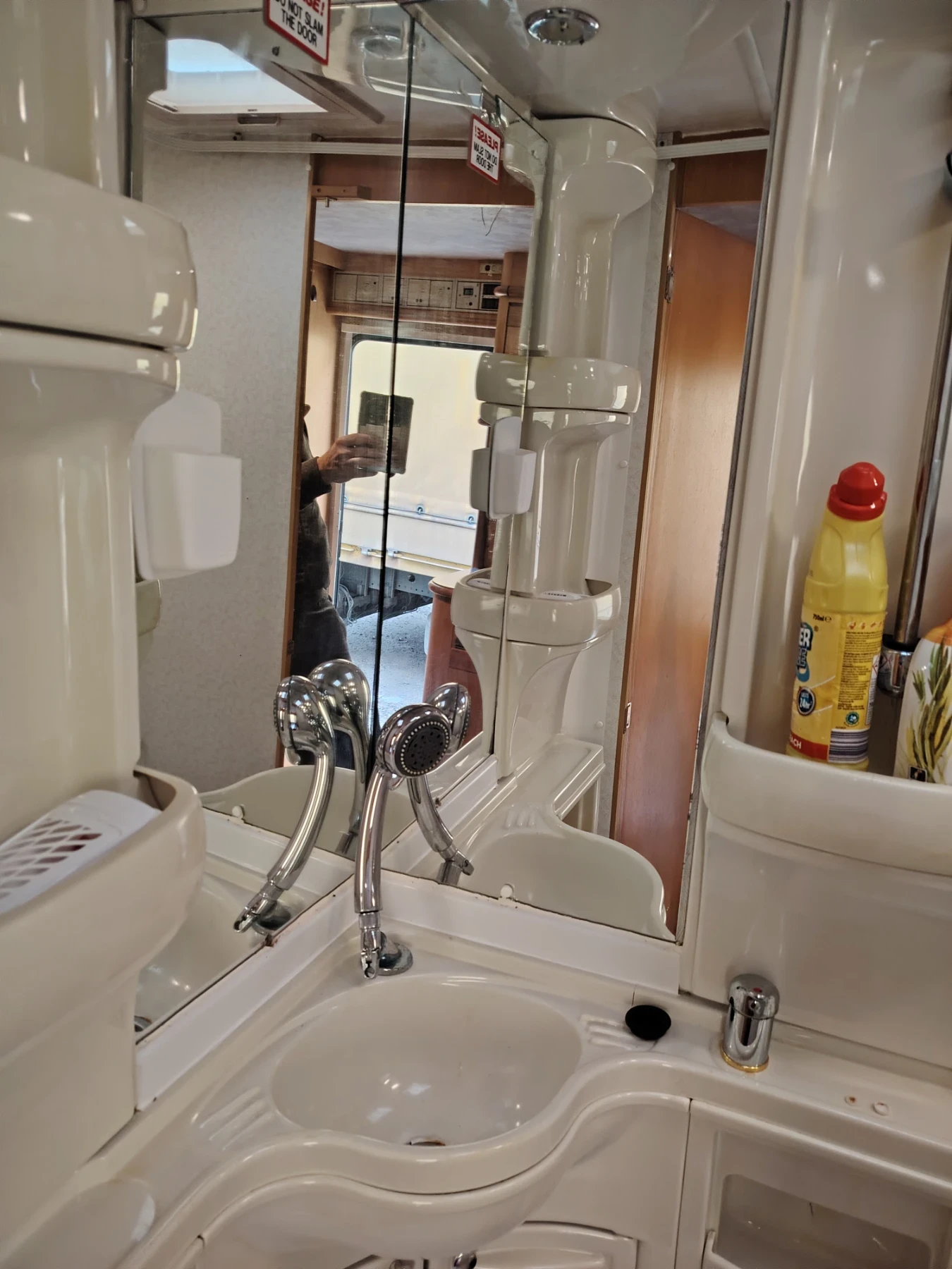 Каравана Eldis Superstorm 2000, снимка 11 - Каравани и кемпери - 54224738