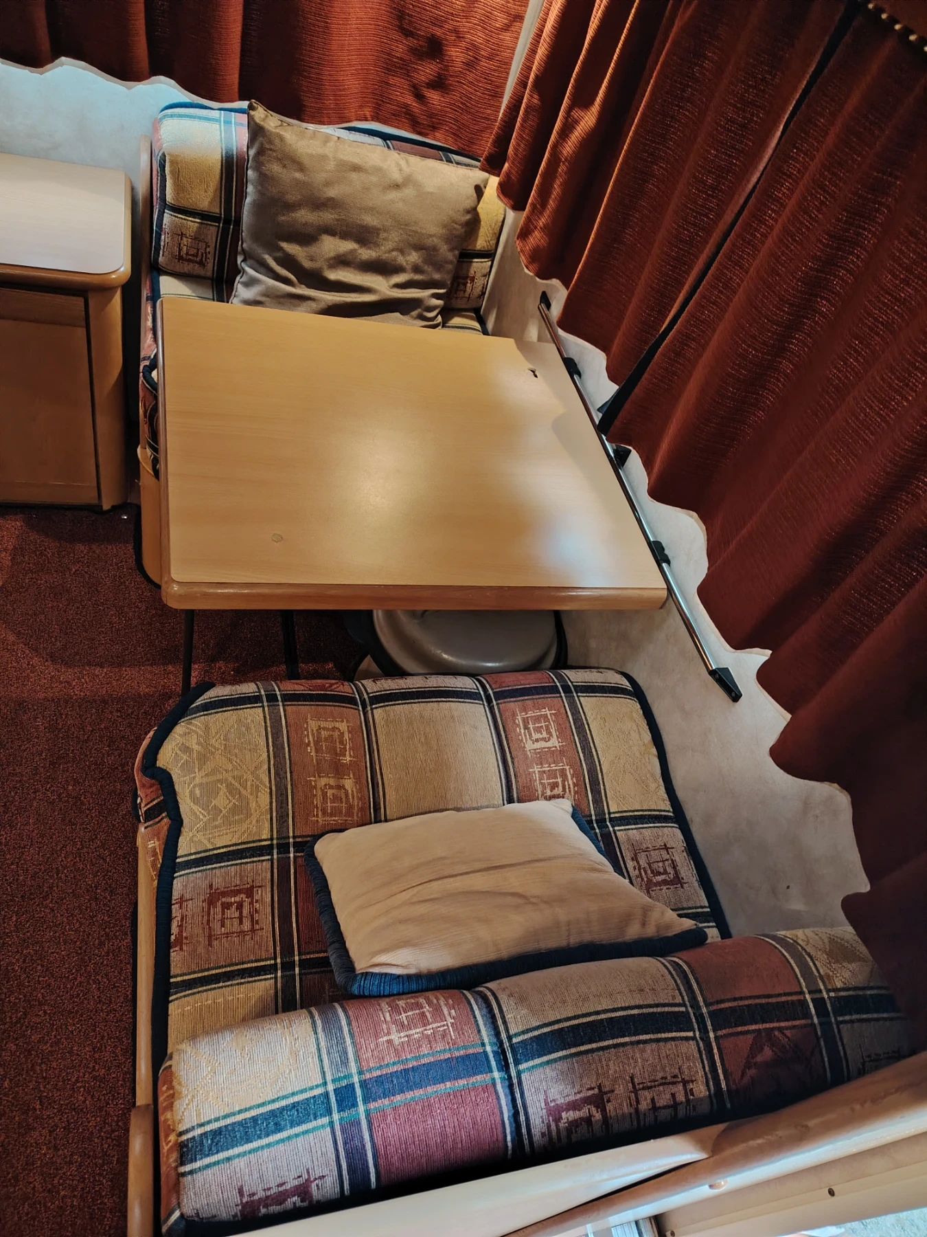 Каравана Eldis Superstorm 2000, снимка 12 - Каравани и кемпери - 54224738