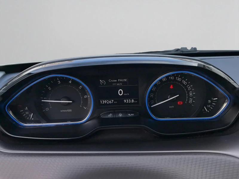 Peugeot 2008 1.2 VTI 82 hp MT5, снимка 11 - Автомобили и джипове - 52825394
