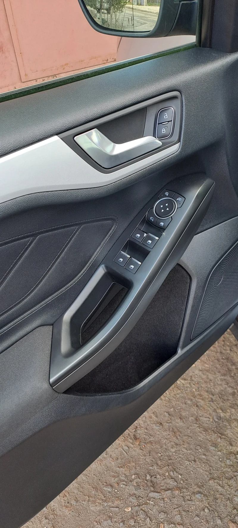 Ford Focus 1.5, снимка 8 - Автомобили и джипове - 53024471