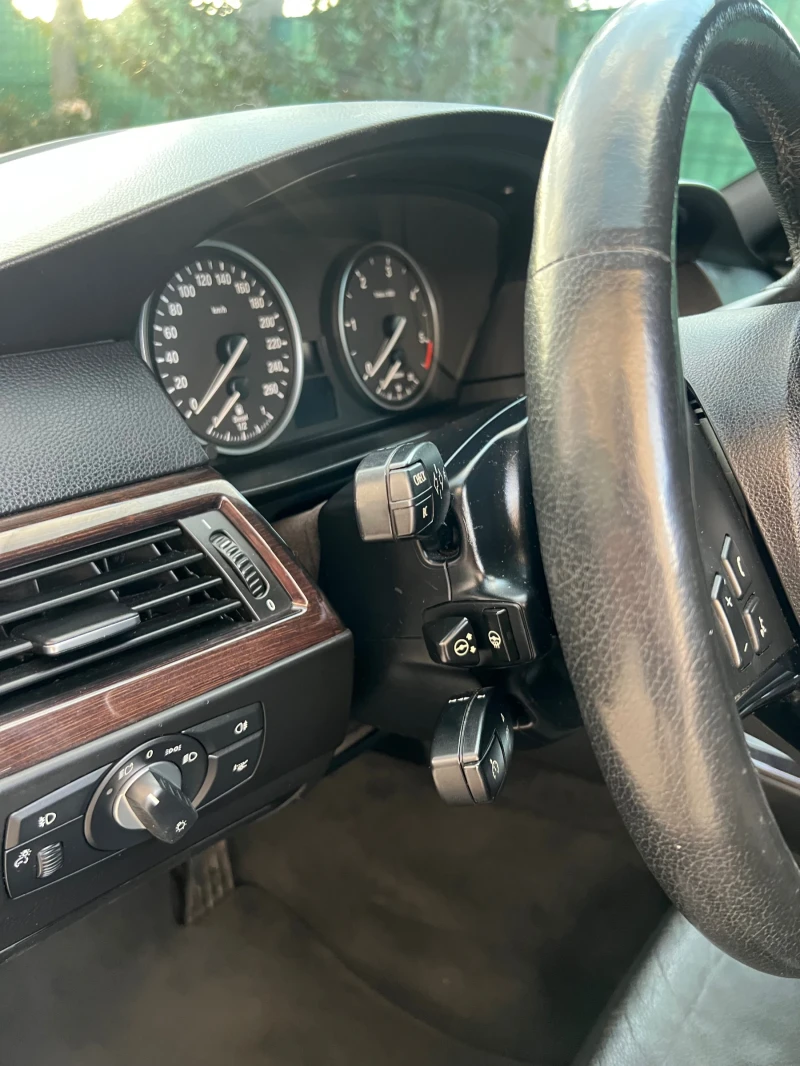 BMW 525 Facelift, снимка 11 - Автомобили и джипове - 53206634