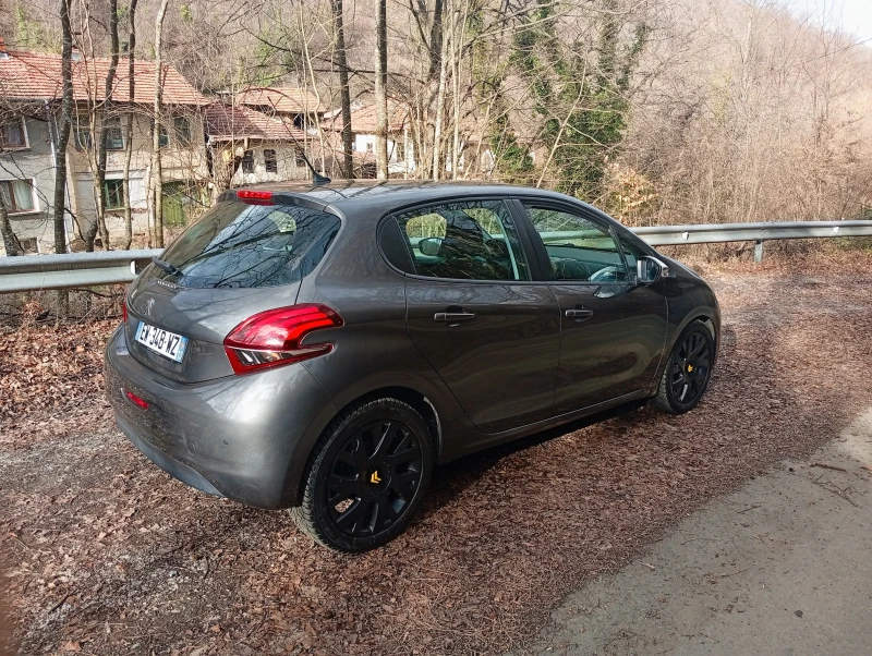 Peugeot 208 1.6 HDI, снимка 5 - Автомобили и джипове - 53240580