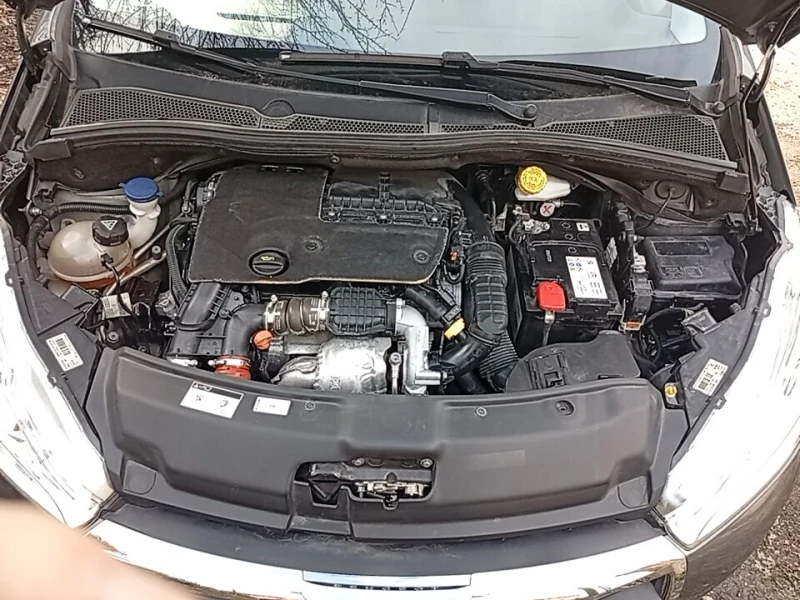 Peugeot 208 1.6 HDI, снимка 9 - Автомобили и джипове - 53240580