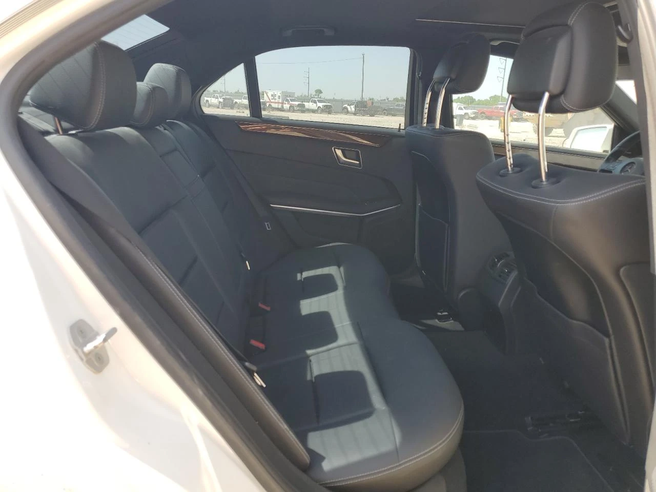 Mercedes-Benz E 350 4MATIC Harman, Key less, Памет, 2 ключа - изображение 9