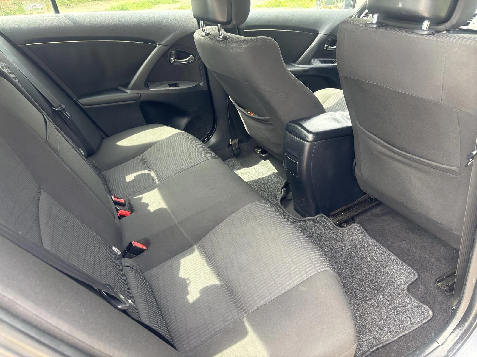 Toyota Avensis Т27 - изображение 10