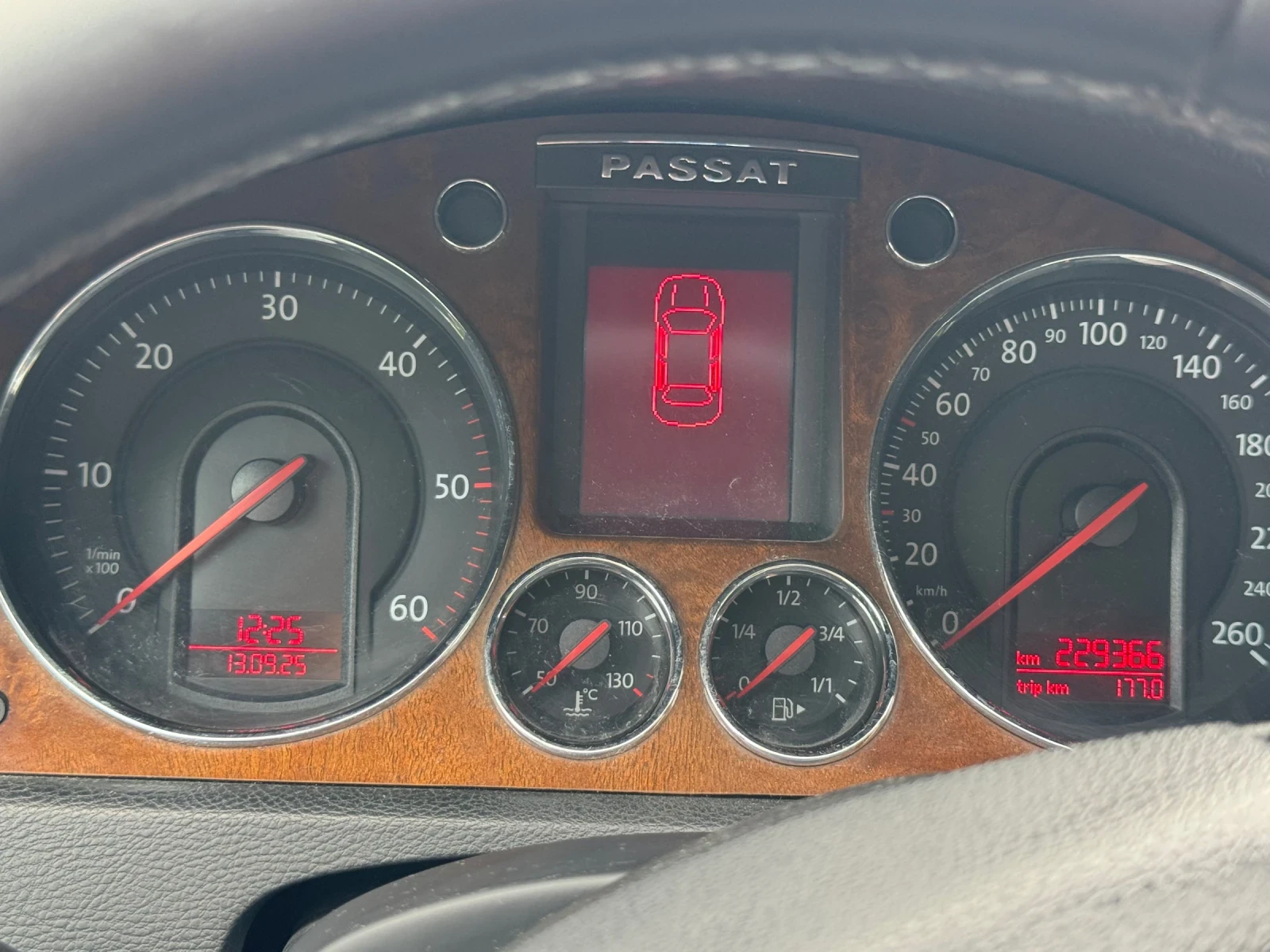VW Passat VW Passat B6 Variant 2.0 TDI Highline 140 к.с 4x4 - изображение 9