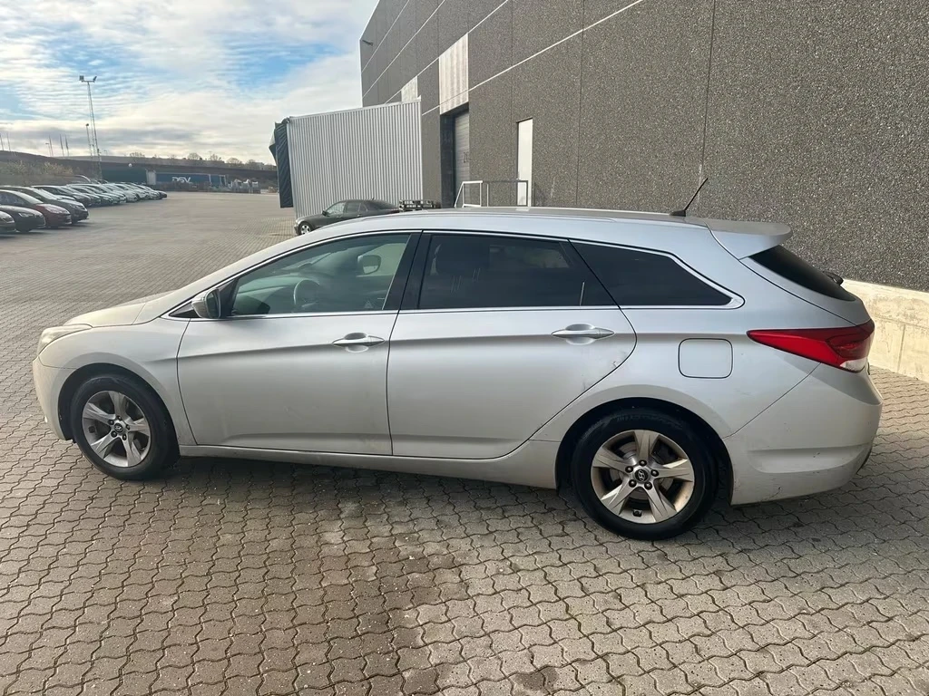 Hyundai I40 1.7 diezel Blue Style 141кс автомат - изображение 5