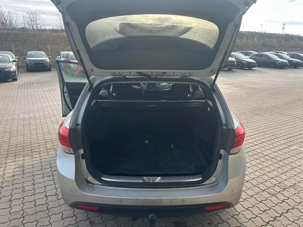 Hyundai I40 1.7 diezel Blue Style 141кс автомат - изображение 8