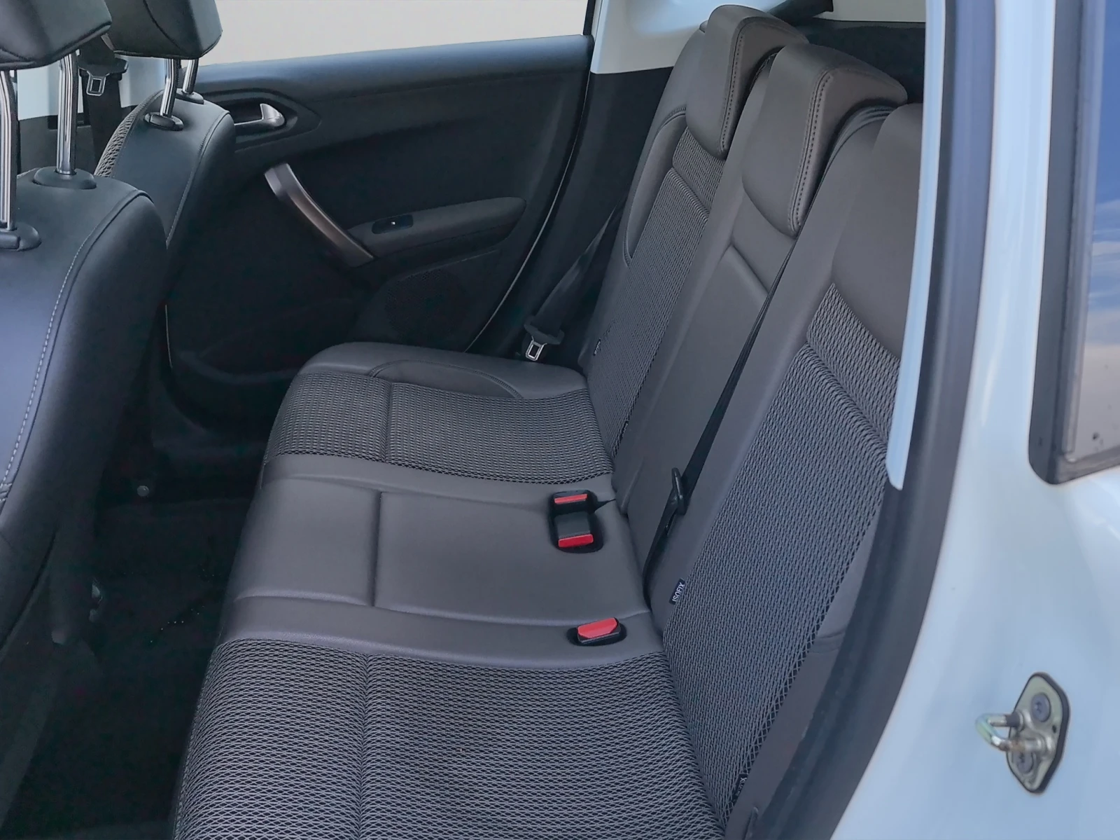 Peugeot 2008 1.2 VTI 82 hp MT5 | Mobile.bg � ����������� 12