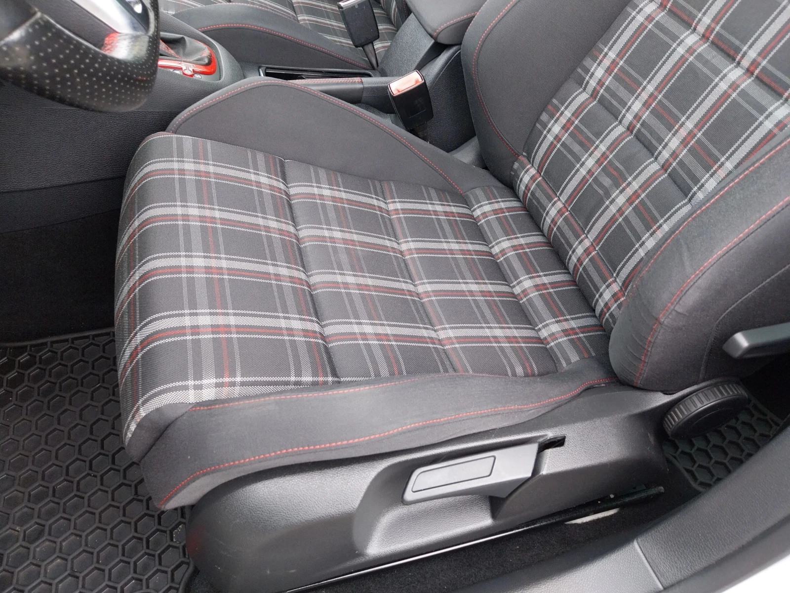 VW Golf 2.0 GTI/DSG - изображение 8