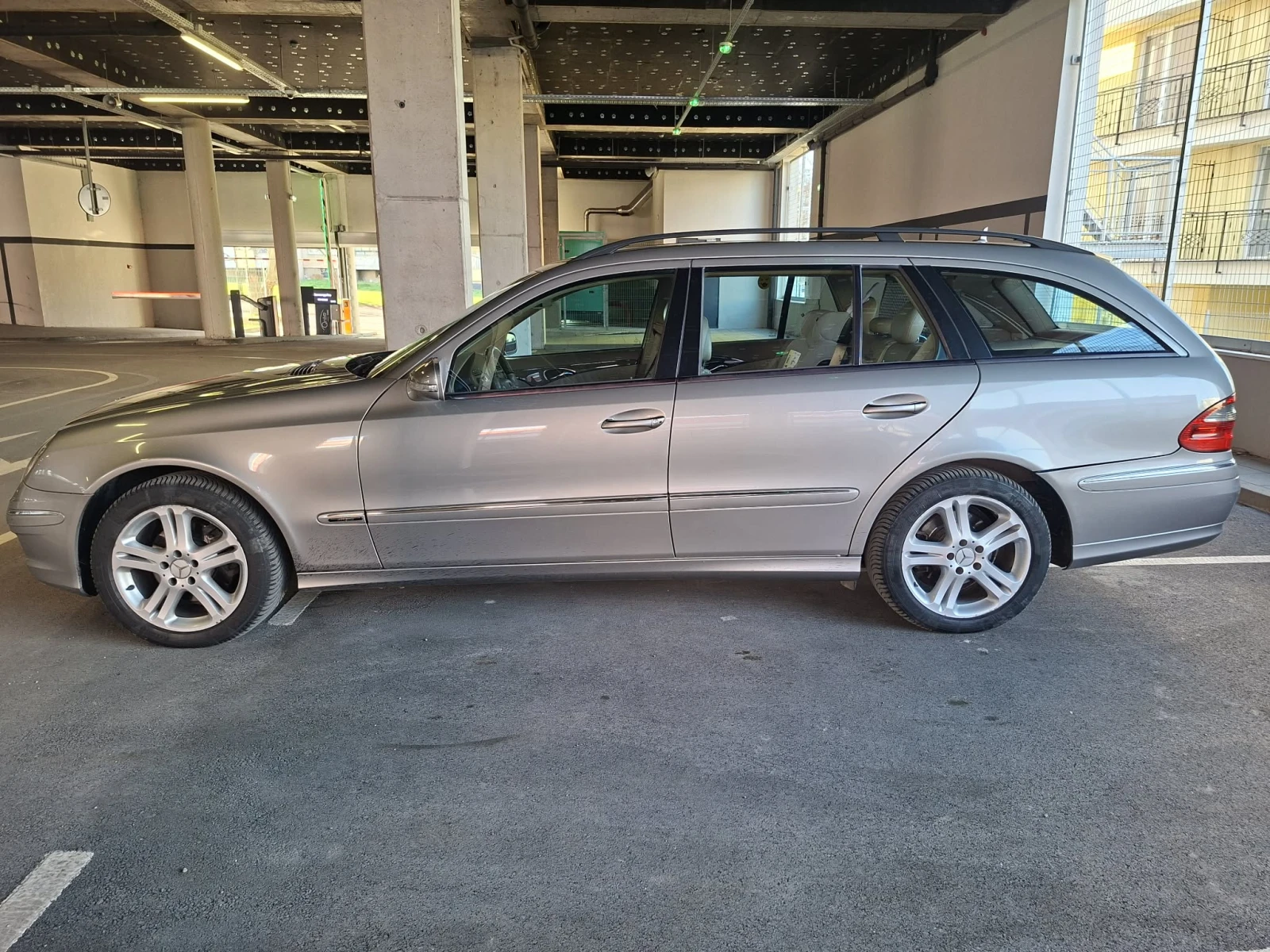 Mercedes-Benz E 320 avangarde, снимка 2 - Автомобили и джипове - 53852580