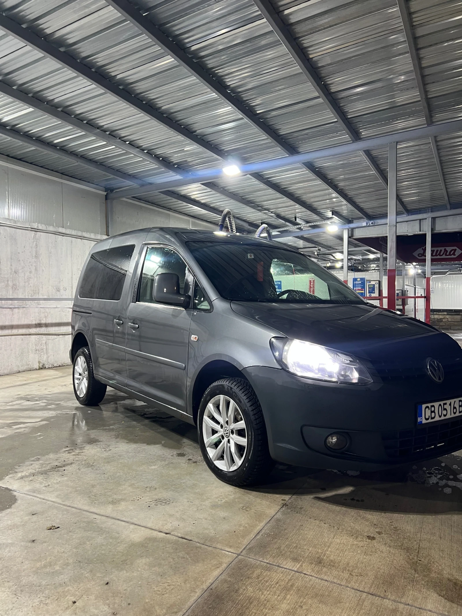 VW Caddy, снимка 13 - Автомобили и джипове - 54230219