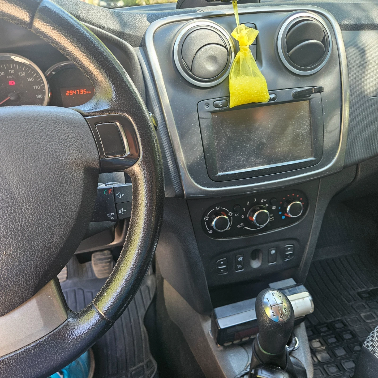 Dacia Sandero 1.5 dci, снимка 7 - Автомобили и джипове - 54556493