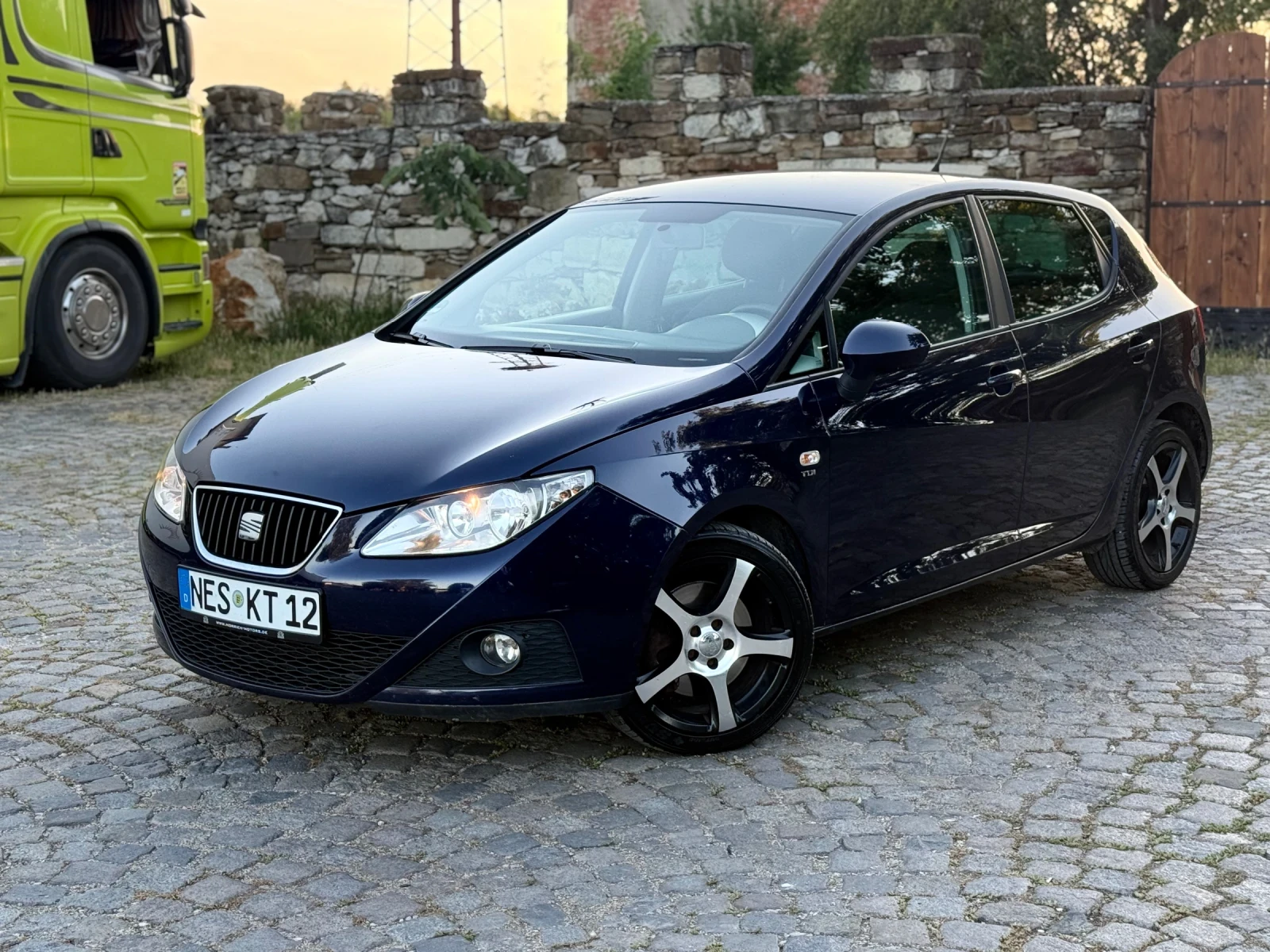 Seat Ibiza 1.9 105 * Клима* Подгрев* Икономичен!, снимка 2 - Автомобили и джипове - 54907494