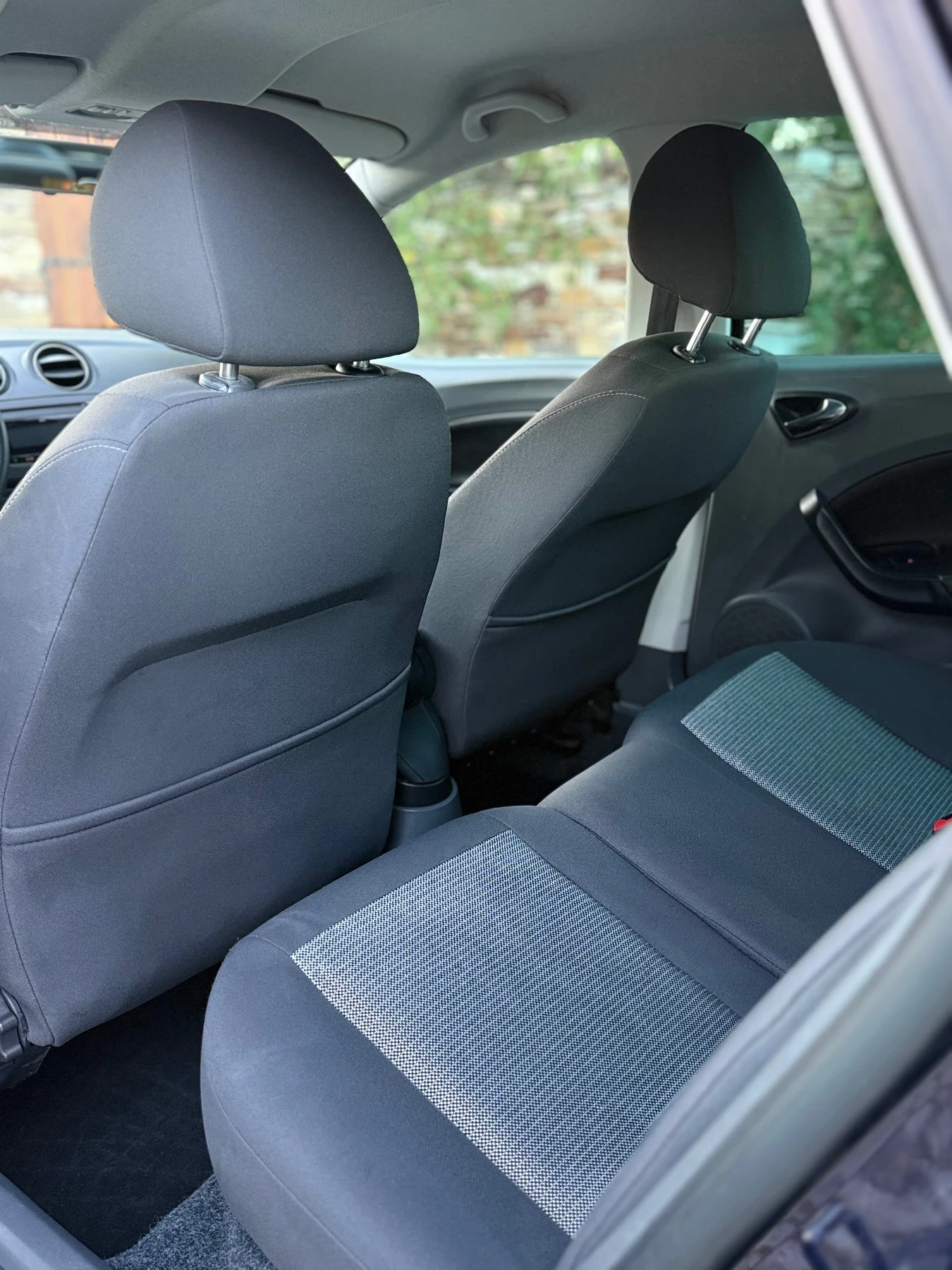 Seat Ibiza 1.9 105 * Клима* Подгрев* Икономичен!, снимка 16 - Автомобили и джипове - 54907494