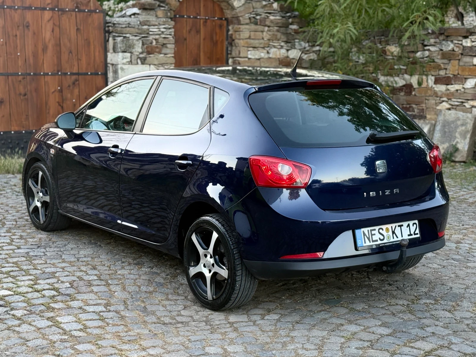 Seat Ibiza 1.9 105 * Клима* Подгрев* Икономичен!, снимка 4 - Автомобили и джипове - 54907494