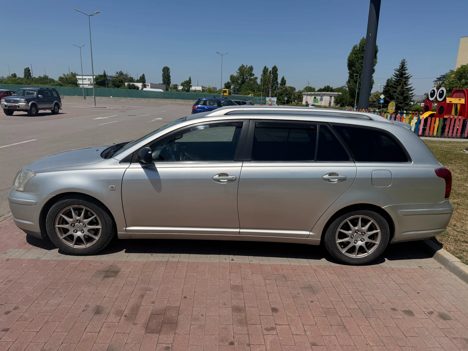 Toyota Avensis 2.2 D4D, снимка 3 - Автомобили и джипове - 55135509