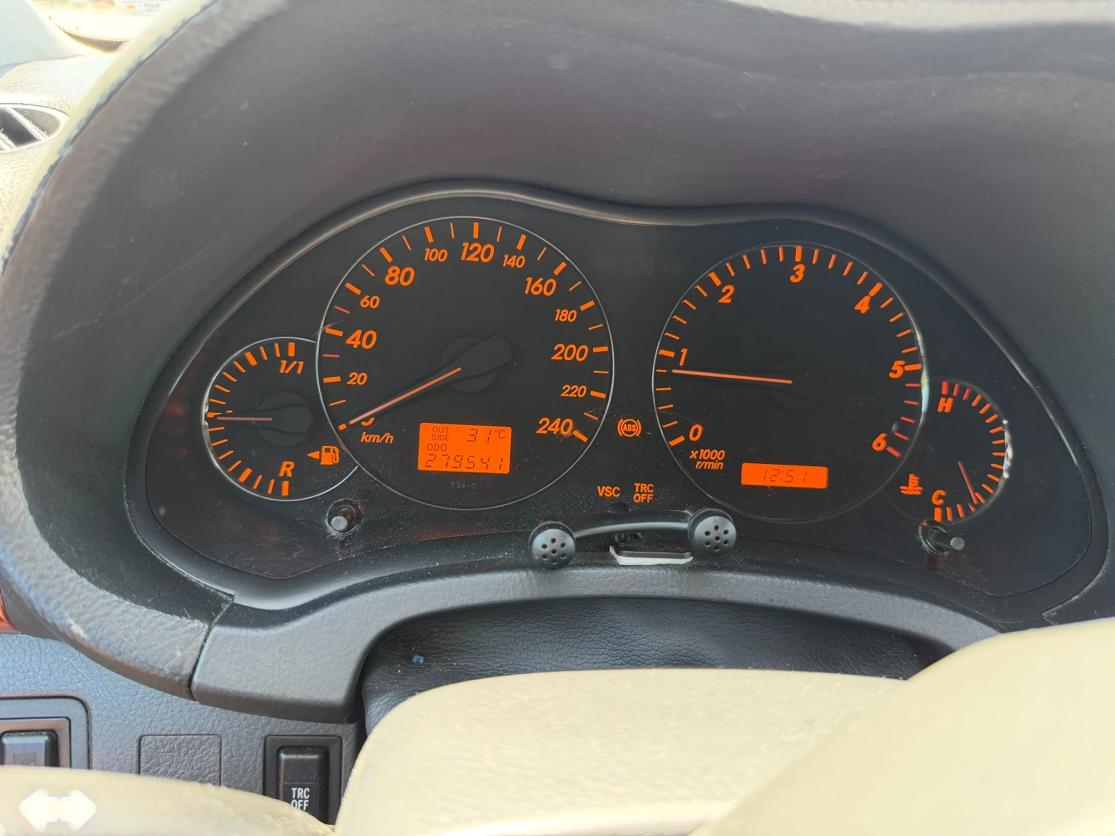 Toyota Avensis 2.2 D4D, снимка 15 - Автомобили и джипове - 55135509