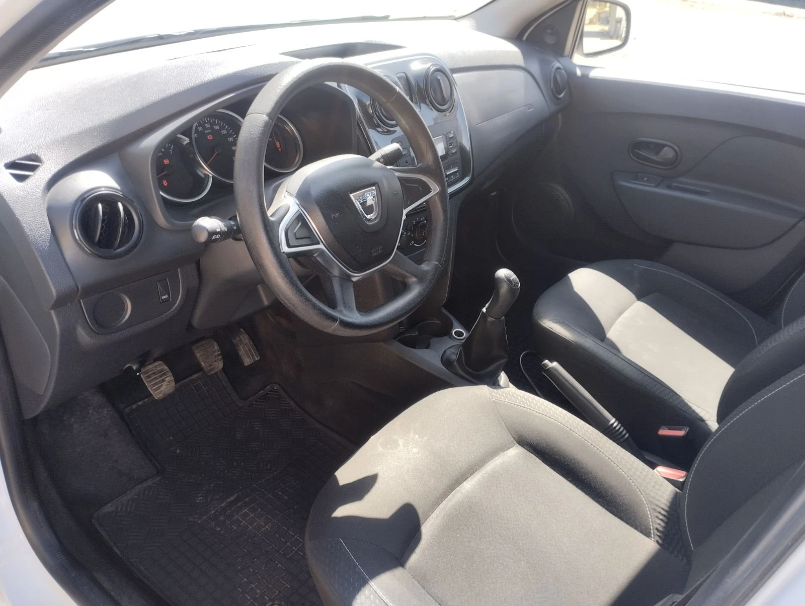 Dacia Logan, снимка 7 - Автомобили и джипове - 55752589