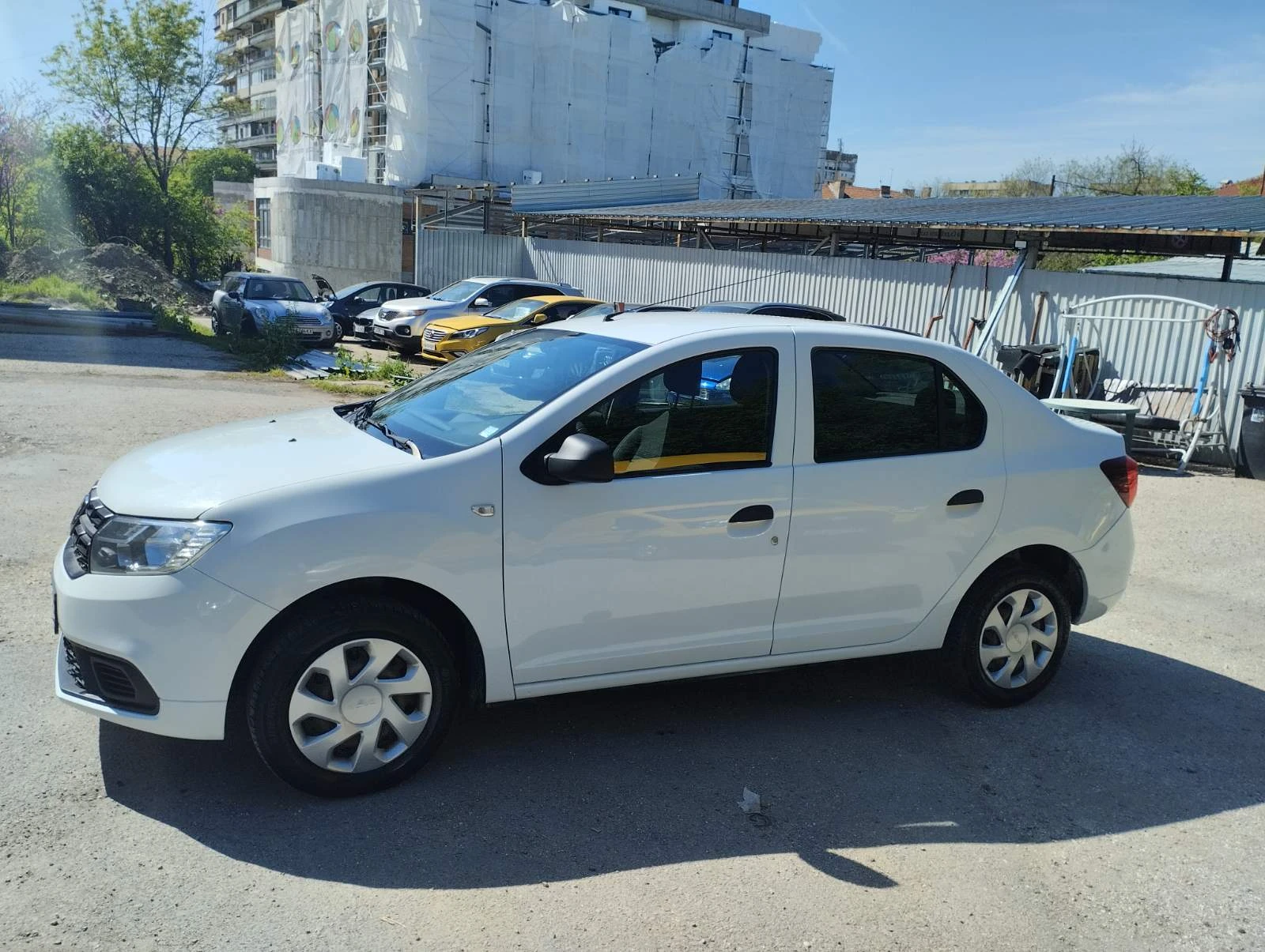 Dacia Logan, снимка 3 - Автомобили и джипове - 55752589