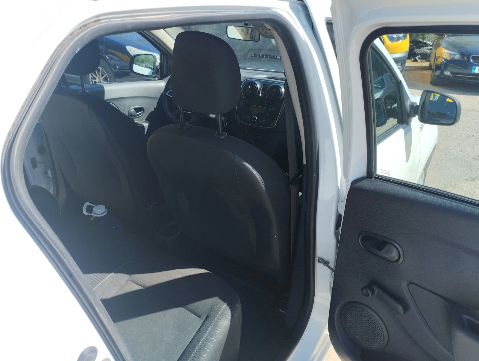 Dacia Logan, снимка 9 - Автомобили и джипове - 55752589