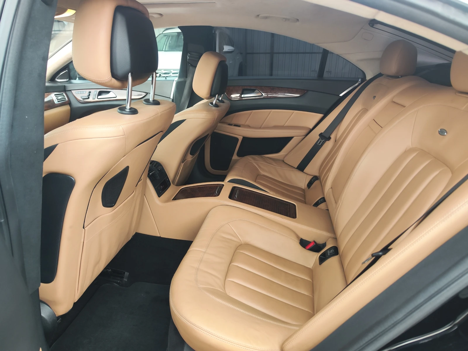 Mercedes-Benz CLS 500 DESIGNO* 4MATIC* PODGREV* OBDUH* ALCANTAR* LINEAS*, снимка 7 - Автомобили и джипове - 55792500
