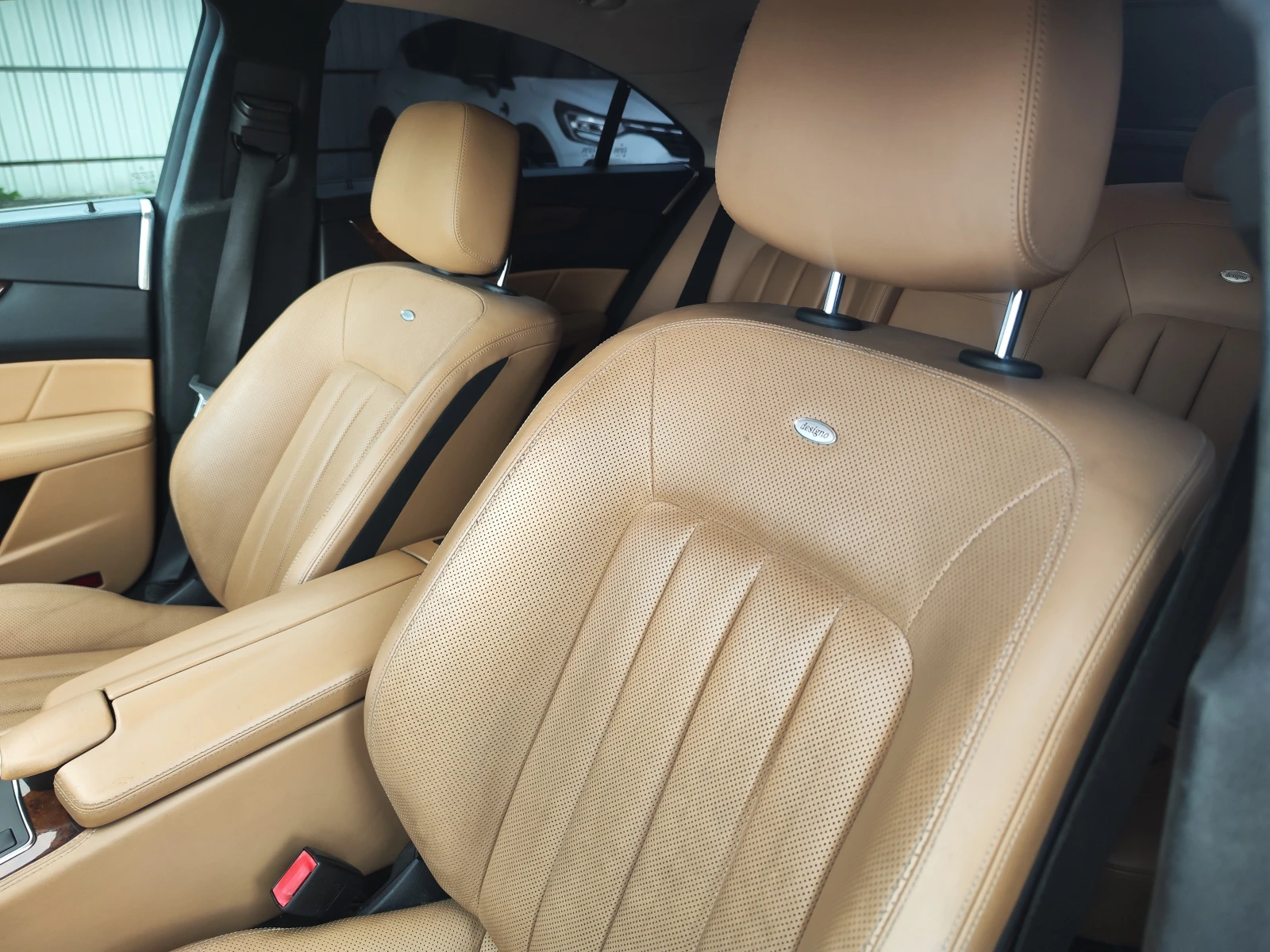 Mercedes-Benz CLS 500 DESIGNO* 4MATIC* PODGREV* OBDUH* ALCANTAR* LINEAS*, снимка 6 - Автомобили и джипове - 55792500