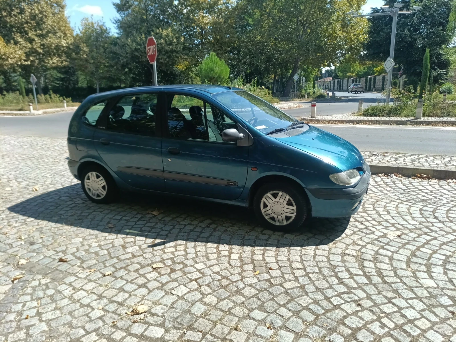 Renault Scenic 1.6 8v 90коня газ, снимка 2 - Автомобили и джипове - 55954113