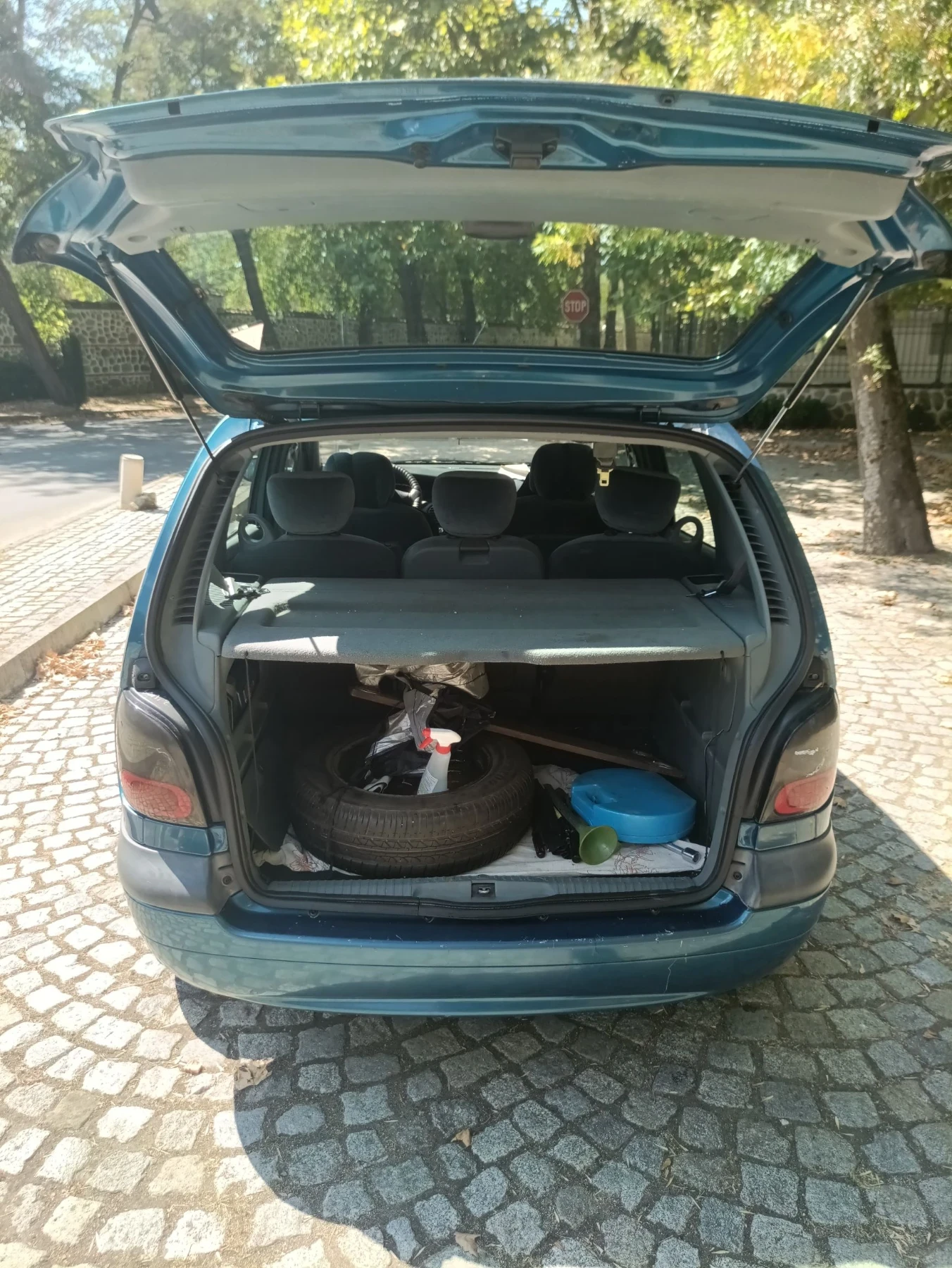 Renault Scenic 1.6 8v 90коня газ, снимка 6 - Автомобили и джипове - 55954113